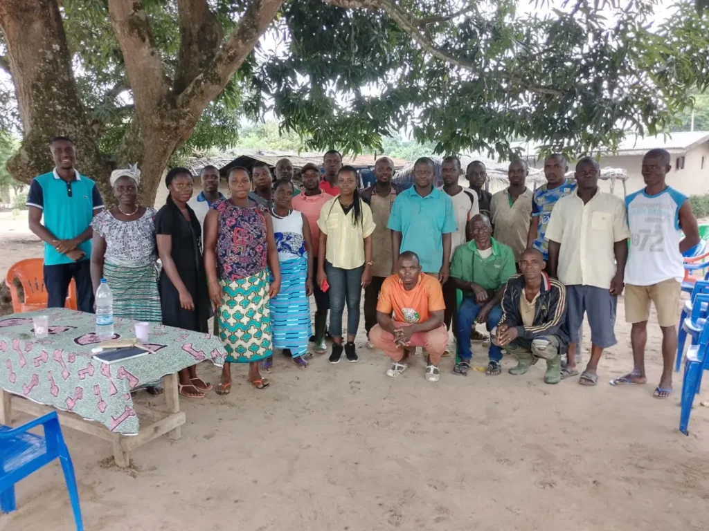 Photo de groupe avec une communauté accompagnée